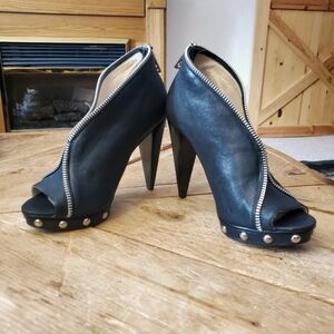 MICHAEL Kors Black Leather Cone Heals Women's size 7M 6" heals 1" platform